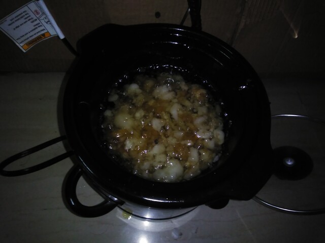 Shows a picture of a crockpot vessel containing mutton fat pieces that are yellowish in color.